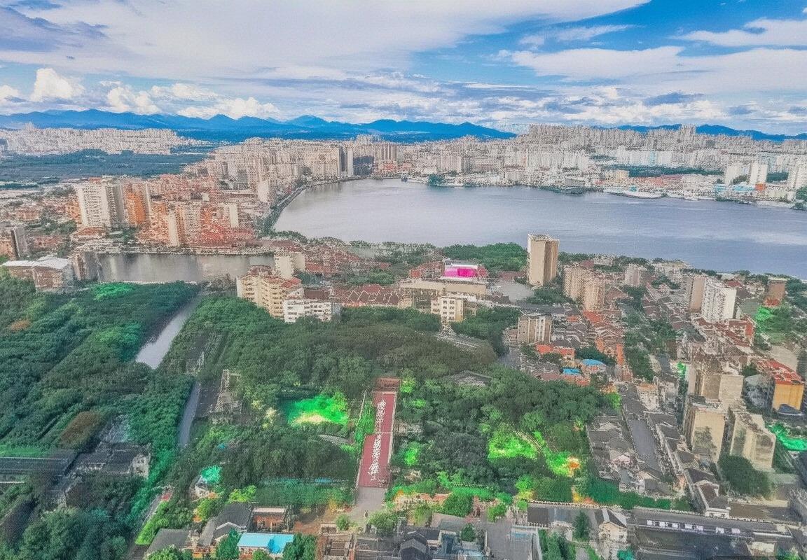 2002年NBA经典对决：马刺与湖人西部决战回顾(图2)